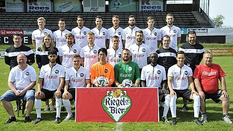 untere Reihe von links:

Sportvorstand Marcus Mädler, Mohamed Salou, David Künzler, Kenta Horie, Tamas Kees, Abdou Jagne, Marvin Frommer, Betreuer Sigmund Bührer

mittlere Reihe von links:
Torwarttrainer Lars Hämmerle, Physiotherapeutin Tina Griesberg, Andreas Beck, Sebastian Schmidt, Enrico Romano, Julian Kneuker, Co-Trainer Tobias Heckhausen, Trainer Dino Saggiomo

obere Reihe von links:
Frederick Karman, Johannes Gutjahr, Nour Oueslati, Marco Ketterer, Johannes Restle, Simon Becherer, Steffen Kemmet, Norris Höhn

Auf dem Bild fehlen: Torwarttrainer Harald Splitt, Tim Reick, Alexander Silva Emidio und Timo Welz