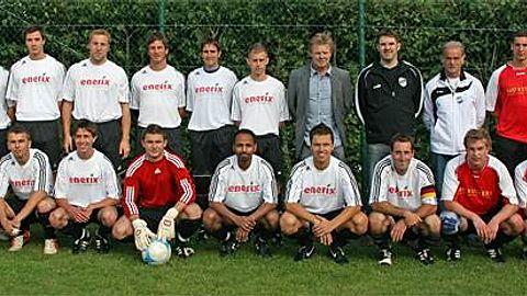 Hintere Reihe von links: Jürgen Melzl, Andreas Faltermeier, Christoph Karl, Michael Meyer, Stefan Kraus, Tobias Achter, Stefan Orsinger, Trainer Reinhard Roderer, Torwarttrainer Jürgen Freidl, Torwarttrainer Franz Plattner, Michael Faltermeier, Matthias Sammüller                                                                                                                                  Vordere Reihe von links: Johann Häckl, Michael Federl, Fabian Rödl, Alexander Brandl, Jimmy Buchera, Daniel Subasic, Florian Alkofer, Tobias Dischinger, Alexander Adler

Es fehlen: Dennis Achter, Michael Traidl, Jörg Stöckert