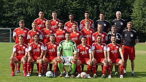 Hinten v.l.n.r.: Michel Campos, Niklas Donell, Marvin Funk, Jonas Shaukat, Trainer Thomas Reichert, Co-Trainer Günter Schneider
Mitte v.l.n.r.: Jonas Roth, Viktor Groß, Tobias Thees, Lakhdar Saim, Dimitri Kunz, Johannes Braun, Eric Thömmes, Betreuer David Schmitt, Konditions-Trainer Sven Legrand
Vorne v.l.n.r.: Christopher Koltes, Eloy Campos, Johannes Marx, Michael Rauls, Björn Schwarz, Stefan Herlach, Max Simin
Fehlen: Tobias Herlach, David Mettler, Sead Kopilji, Janek Müller, Martin Kläs, Daniel Willems, Dennis Rustige, Joshua Hoffmann
