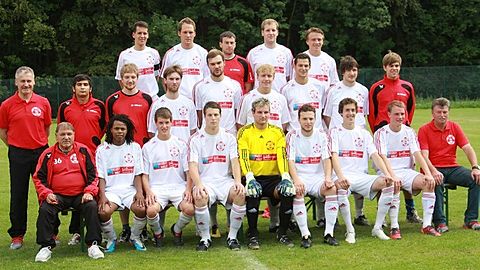 Hinten (v.l.): Manfred Feistner, Daniel Wilke, Mario Emde, Mathias Trachte, Sebastian Meyer, Mitte (v.l.): Trainer Ulrich Schwalenstöcker, Sahin Turan, Marco Buhl, Johannes Hoffmann, Daniel Butterweck, Marco Harnacke, Sebastian Kesper, Norman Kaiser, Steffen Butterweck, Vorne (v.l.): Betreuer Ede Mund, Aman Tesfu, Phillip Ullbrich, Ernst-Constantin Kesper, Sven Engelhardt, Christoph Keindl, Max Ullbrich, Alexander Düdder, Trainer Bernd Keindl