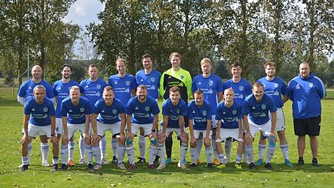 Oben, von links: Fernando Göring, Hannes Erl, Robin Ehrecke, Franz Beneke, Uwe Struck, Finn Kamith, Martin Ahlemann, Nico Seidenberg, Tom Krüger, Trainer Toni Müller.
Unten, von links: Senol Isik, Martin Schmidt, Lucas Kauer, Daniel Gärtner, Justin Mahler, Felix Schmidt, Joel Rosenhagen, Martin Nahrendorf.
Es fehlen: Co-Trainer Mario Seidenberg, Nick Blume, Erik Beneke, Johannes Bude, Bernhard Peitschner, Andreas Plock, Deniz Benckenstein und Can Isik.