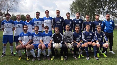 hintere Reihe v.l.: Flueck Steven,Klem Tobias,Sodt John,Kühne Glenn,Erdmann Alexander,Pforr Sven, Kapu Maurice Jan, Rau Sebastian, Emmerich David, Kalla Patrick, Kudla Robert,
vordere Reihe v.l.: Ducenko Egor, Bocholt Stephan, Schroeter Michael, Flanz Dominik, Mattukat Patrick, Kalla Markus, Cycalla Enes, Debbrecht Sebastian
es fehlen: Lotz Hermann, Lindemann Philipp, Mundt Alexander, Merten Kai, Skopo Denis, Schoppa David, Szymanski Tom,