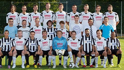 Hinten v.l.: Ubl N., Wlodarcak, Nickl M. (Co-Trainer), Strauss, Kutzer P., Dolch P., Zimmermann M., Vierling, Cuci.
Mitte v.l.: Stitzelberger (Zeugwart), Dolch H. (SpA), Walther, Zimmermann K., Heinsch, Geyer Th. (3. Vors.), Ubl Th. (1. Vors.), Marrone (Trainer).
Vorne v.l.: Halilcevic, Nickl T., Kern A., Duba, Schmitt, Beck, Ayelan, Kasumovic, Balasander.      Foto: Weindl