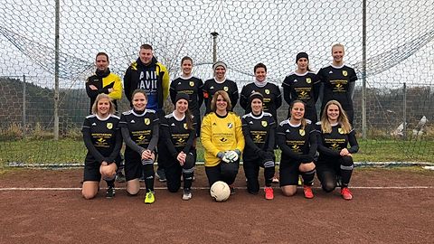 Hinten von links: Sebastian Züll (Trainer), Stephan Winnen (Torwart-Trainer), Jana Lus, Aline Hirtz, Carina Holzem, Kristin Müller, Sandra Siebert I Vorne von links: Alexandra Steffens, Gina Möllmann, Kira Haag, Julia Henrichs, Leah Burggraf, Lisa-Marie Schucht, Jennifer Schneider