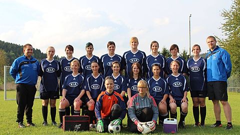 hintere Reihe von links: Trainer Maik Wilhelmi, Vanessa Stephan, Tanja Paulitschke, Ricarda Wickert, Melanie Sagel, Anna-Lisa Krokowski, Kerstin Pohl-Hessler, Sabrina Schengel, Annika Klawe, Co-Trainer Pascal Siegfried
mittlere Reihe von links: Sonja Schaumburg, Silja Wilhelmi, Theresa Kümmel, Janina Kümmel, Stefanie Abratis, Stephanie Sulz-Stolle
vordere Reihe von links: Karin Pohl, Lisa Woller