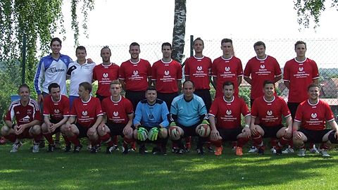 von oben links stehend: Josef (Chile), Co Trainer Marc Ilgenfritz,Wolfgang Stangl,Jonas Schaible,Jens Kurzendörfer,Patrick Steinacker,Jan Rötlich,Trainer Florian Ilgenfritz, Oscar Schmelzer.
von unten links hockend: Simon Schaible,Sebastian Pelzer,Martin Meiser,Marc Schön,Steffen Bohnet,Marcus Schmidt,Steffen Dittrich,Michael Dittrich,Christian Bohnet