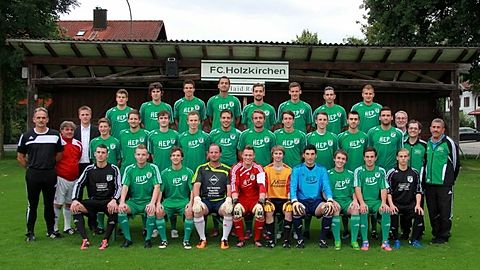 Hintere Reihe von links nach rechts: Wolfgang Sappl, Tristan Hummelsberger, Kaspar Obermüller, Askin Ünlü, Florian Obermeier, Michael Scherer, Erman Gümüs, Toni Pietzko
Mittlere Reihe v. l. n. r.: Trainer Mike Probst, Co-Trainer Donato Longo, 1. Vorstand Adrian Saft, Christian Zehetmeier, Tobias Kammler, Dieter Hufenbecher, Franz Huber, Daniel Klintzsch, Markus Müller, Yannick Zühlke, Oliver Hrnecek, Fabrizio Capocefalo, Stefan Kinshofer, Betreuer Peter Schiffner, Betreuer Lothar Fischer, Betreuer Rudi Müller
Vordere Reihe v.l.n.r.: Ljeotrim Sekiraqa, Benedict Gulielmo, Maxi Dengler, Markus Schömer, Benedikt Zeisel, Florian Miksch, Salvatore Riccobono, Raphael Ruffing, Sean Erten