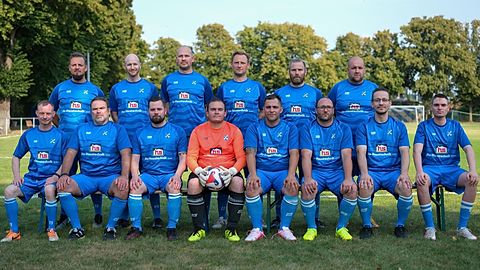 hintere Reihe v. l. n. r.: Hannes Bröse, Ralf Pälmer, Ronny Arlandt, Thomas Apel, Mario Kral, Jan Koch
vordere Reihe v. l. n. r.: Thomas Mähne, Steffen Schumann, Niklas Fäsecke, Sebastian Schmidt, Benjamin Jurgeit, Mathias Grund, Denny Geyer, Max Balder