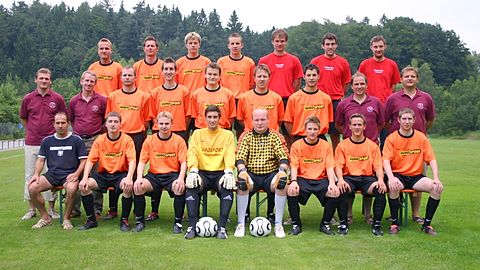 o.l.:Stephan Florian,Hermann Stefan,Klosterhuber Wolfram,Lobmeier Simon,Feyerabend Thomas,Strahberger Andreas,Egglsberger Ralph
m.l.:Glashauser Werner,Langmeyer Dieter,Hermann Wolfgang,Hartl Bernhard,Zöls Wolfgang,Klosterhuber Stefan,Höng Michael,Sellen Martin,Stirner Reinhardt
u.l.:Schobesberger Richard´,Unrecht Christian,Hofbauer Florian,Kühbeck Dennis,Bergmeier Thomas,Luger Christopher,Pfefferkorn Ralph,Fuchs Thomas