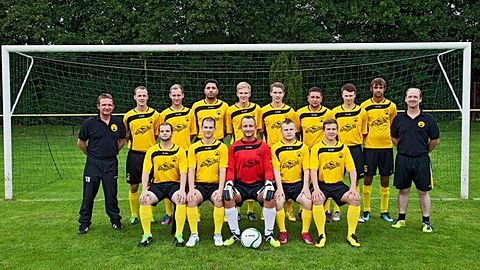 v.l.n.r. : Jens Rost (Trainer), Swen Brandhorst, Michael Cramer, Jose Rego Lima Junior, Tom Krause,Paul Dietrich, Henry Kunitz, Daniel Dietrich, Henry Krüger, Mike Heyne (Co-Trainer)

sitzend v.l.n.r. : Theo Fiala, Thomas Waskow, Manuel Sicker, David Lorenz, Felix Obenaus


es fehlen: Maik Krüger, Robert Hofmann, Marco Eichfeld