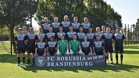obere Reihe: T. Müller, D. Bittner, T. Signowski, N. Müller, J. Schwandt
mittlere Reihe: J.-D.Völker, S. Kirchner, M. Krause, S. Schmidt, M. Ablaß, N. Fourmont, M.Büttner, M. Strehlau, G. Koschate, B. Popp, F. Klepzig, N. Gathge, M. Preusker
untere Reihe: T. Meurer, M. Sukiasyan, R. Bengsch, J. Wagner, F. Otto, S. Günther