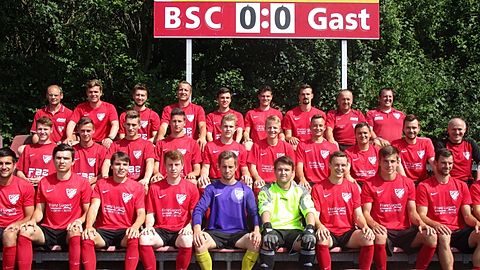oben v. l. Günter Schöppel, Tobias Ochsenkühn, Andi Endres, Andi Nigl, Johannes Schöll, Daniel Meyer, Bastian Kalb, Peter Nigl, Uwe Kalb

mitte v. l. Andreas Weißmüller, Luis Winter, Alexander Mertl, Steffen Betz, Marvin Kubis, Jonas Reichenberger, Alexander Schwendner, Patrick Sedlmeier, Fabian Reichenberger, Franz Rackl

unten v. l. Ermin Kajgana, Toni Nakic, Stefan Gleinig, Leon Forster, Toni Ademaj, Stefan Braun, Oliver Slany, Markus Reichert, Daniel Fink, Fabian Rackl

nicht auf dem Foto: Christopher Blank, Fabian Mößl, Bastian Schmid, Alexander Saburin, Matthias Sessler, Manuel Wastl, Lukas Berschneider, Michael Lohse, Thomas Bäumel, Akin Ülker