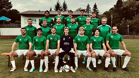 Oben v. Links: Sodenny Kim, Korbinian Erbe, Kenan Singer, Orkay Bircan, Florian Feucht
Mitte v. Links: Felix Wiesmann, Alexander Eberhardt, Markus Ujwari, Eldin Topcagic, Niklas Reuter, Ludger Reuter
Unten v. links: Vitus Ostermayr (C), Benjamin Dighach, Tom Huber, Matthias Riedl, Noah Heining, Daniel Feucht, Fabian Reisinger

Es fehlen: Louis Lamprecht, Aaron Raidt, Felix Muckenthaler, John Zefaj, Marko Grgic, Andreas Winklhofer, Admir Hodzic, Tobias Bungart, Fabian Biedermann, Michael Führer