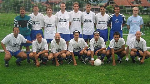 h.v.l.: Reinhold Krause, Rene Kraska, Christoph Astheimer, Robert Fritzsche, Michael Linder, Michael Kronawetter, Bekir Armagan, Trainer Jörg Kunstmann, Alexander Schmidt
v.v.l.: Khalil Sbii, Stefan Rohrmoser, Georgios Burger, Ramazan Benli, Halil Aktas, Islam Erdogan, Gökhan Bichler