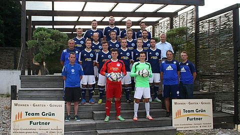 Erste Reihe v.l.:Co-Trainer Uwe Frömmrich, Michael Sobek, Thomas Tritschler, Torwarttrainer Sven Mundinger, Trainer Daniel Kunz
Zweite Reihe v.l.: Abteilungsleiter Mike Buhl, Lukas Löffler, Sebastian Maier, Patrick Eggle, Pirmin Seifert, Tobias Hog, Vorstand Hubert Schneider
Dritte Reihe v.l.: Jan Lamprecht, Felix Schwär, Henning Sturies, Yannic Schnetz, Co-Trainer Philipp Walz
Vierte Reihe v.l.: Philipp Toussaint, Sebastian Dold, Daniel Dold, Kilian Fehr
Es fehlen: Max Böhmker, Stefan Steinhart, Daniel Steinhart, Martin Tritschler, Michael Erbe, Steffen Rohrbeck, Markus Stiegeler, Manuel Gatti, Philipp Saier, Lucas Faller, Thomas Tröscher und Betreuer Jonas Stiegeler