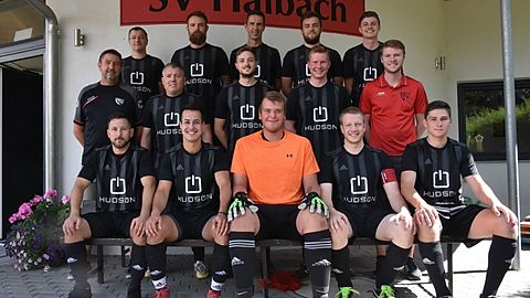 Vorne von links: Franz Brandl, Maxi Matschoss, Christoph Rath, Tom Richter, Florian Dilger
Mitte von Links. Trainer Christian Fuchs, Robert Fuchs, Philipp Decker, Dominik Schreiner, Abteilungsleiter Tobias Lex
Hinten von links: Tobias Lorenz, Jan Schleinkofer, Armin Lukas, Matthias Malterer, Jonas Lex