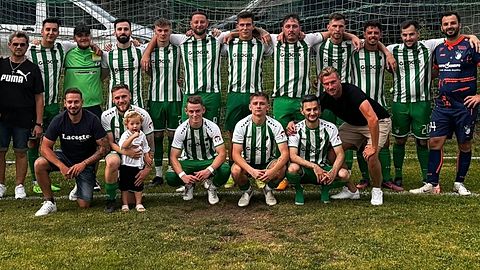 Stehend v. Links : Uli Hammerschmidt, Manuel Merkati , Tim Jastrembski(Betreuer), Nihat Gjocaj , Aaron Schäbel , René Hammerschmidt, David Abenstein, Denis Mehic , Patrick Strauch , Marc Spengler, Kevin Werner , Mehmet Simsek.
Kniend v. Links : Fernando Hammerschmidt, Aleks Lopez, Dennis Pabst , Senaid Mehic , Denis Kabasakal, Manuel Strahler.