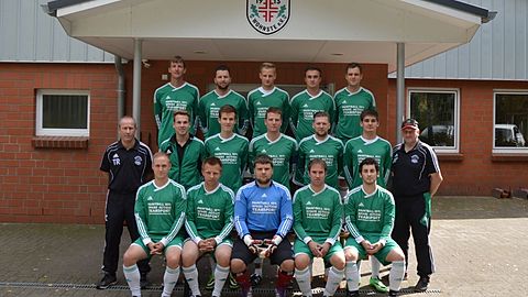 H.R.v.l.: Thorsten Brünjes, Mirko Meier, Alexander Schlichting, Kevin Klein, Stephan Reese.
M.R.v.l.: Michael Mewes (TR), Torben Bucher, Marcel Behrens, Peter Klindworth (C), Alexander Eils, Sebastian Fricke, Andreas Rössel (BT).
V.R.v.l.: Sören Eschig, Maik Norden, Marcel Mischke, Frank Dallmann, Dennis Ahrens.