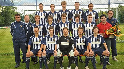 hinten: Sven Burger, Benedikt Forster, Andreas Koller, Roland Hermann, Christian Trettenbach

mitte: Reiner Forster (Betreuer), Christian Ertl (TW-Trainer), Kevin Schott, Sebastian Weigert, Martin Broll, Florian Gehr, Marco Skowronek, Engin Yesil (Sponsor), Robert Huber (Trainer)

vorne: Max Glöckner, Patrick Krauss, Marco Gleisl, Patrick Pöppl, Andreas Ogurek

(es fehlen: Christian Hörmann, Matthias Nadler)