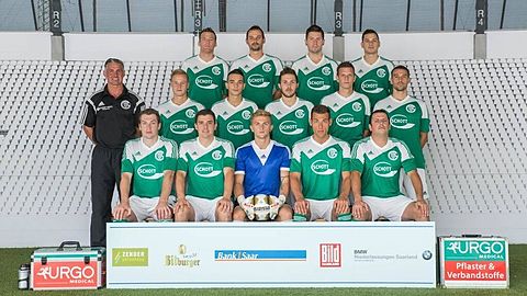 es fehlen:
Betreuer Christian Glauben, Physio Sabrina Politi, TW-Trainer Hardy Brück;
Fabian Quirin,Marius Görgen,Phillip Laduga,Cédric Kunkel,Sebastian Rupp,Dominik Schwartz,Philipp Röder,