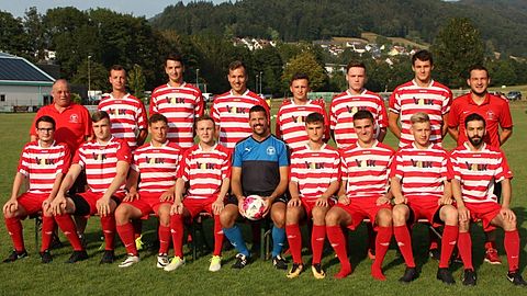 Hintere Reihe von links nach rechts: Udo Herkommer (Trainer), Adrian Winning, Andreas Disch, Tobias Helmle, Lukas Winterhalter, Sebastian Hofmaier, Jonas Dick, Michael Dufner (Spieletrainer)
Vordere Reihe von links nach rechts: Kevin Dufner, Niklas Moser, Marvin Thüm, Maximilian Schätzle, Benjamin Duffner, Samuel Fischer, Maximilan Volk, Nikolas Hin, Mohammad Matermawi

Es fehlen: Musa Chorr, Patrick Schmieder, Maximilian Fischer, Maximilian Schätzle II, Robin Disch, Hakan Demirelli