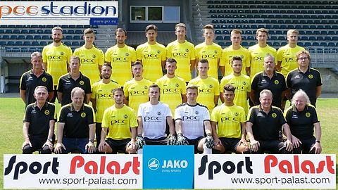 Hinten: Markus Wolf, Mario Knops, Patrick Dertwinkel, (Hrvoje Buljan,) Mike Koenders, Marvin Roch, Jonas Haub, Felix Clever, Thorsten Kogel.

Mitte: Chef-Trainer Stefan Janßen, Sportlicher Leiter Frank Hildebrandt, Emre Demircan, (Valdet Totaj,) Julien Rybacki, Justin Walker, Colin Schmitt, Physiotherapeut Detlef Nitschke, Vereinsarzt Dr. Stephan Swart.

Vorne: Geschäftsführer Wilfried Conrad, Abteilungsleiter Wolfgang Graf, (Yekta Yildiz,) Robin Offhaus, Philipp Gutkowski, Jerome Manca, Technischer Leiter Dirk Thiedge, Zeugwart Rainer Gangelhoff.

Es fehlen: Ferdi Acar, Andreas Kossenjans, Metin Kücükarslan, Tevfik Kücükarslan, Marvin Lorch, Pierre Nowitzki, Danny Rankl, Dennis Wibbe, Co-Trainer Peter Cernuta, Betreuer Dirk Dorna, Obmann Thorsten Bier, Vereinsarzt Dr. Carlo Di Maio.