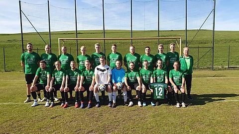 Hintere Reihe von Links : Nico Schreiber, Malte Ferichs, Patrich Neumann,
Andre(BamBam)Saathoff,Luca Bredehorn,Joest Harker,Markus Mansholt,Andre Harwald,
Rene Düppetell,Klaas Hinderks, Trainer Andreas Meiners

Vordere Reihe von Links: Kai Henning,Christian Meiners, Patrick Dirks,Duncan Ross
Nils Cirksena,Christian Kreiling,Maik Schütte,Jörg Uphoff,Marko Kretschmer

Es Fehlen : Nils Büscher,Timo Poppinga und Chris Meints