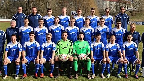 Hintere Reihe v.l.n.r.:
Daniel Dloniak(Co-Trainer),Christof Reimann(Trainer), Yannik Mastelerz, Sirko Neumann, Tim Bolte, Christoph Kleinert, Max Nürbchen, Timo Hampf (Torwarttrainer) 

Mittlere Reihe v.l.n.r.:
Julia Hildebrandt(Physiotherapeutin), Reinhard Günther (Mannschaftsbetreuer), Oliver Mertins, Blerim Shigjeqi, Adam Wiejkuc,  Roman Turek, Philipp Pilz, Stephan Ilausky, Wael Karim, Mareike Heilemann (Teammanagerin), Manuel Schaar (Mannschaftsbetreuer)

Vordere Reihe v.l.n.r.:
Martin Kemter, Leart Avdullahu, Maximilian Hinz, Jacek Malanowski, Niklas Bledow Dennis Rötzscher, Pawel Cierech, Yildirim Kaan Bektas 

Es fehlen:
Tobias Lindner, Serbülent Ulutürk, Krysztof Kucharczyk, Christopher Ewest