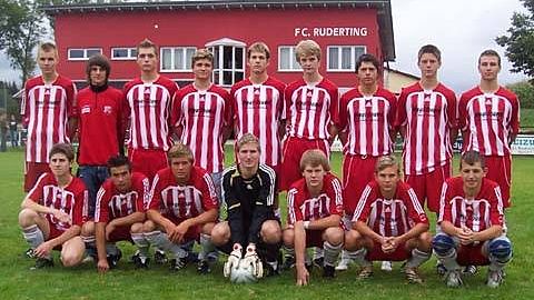 Die A-Junioren des FC Ruderting, Saison 2007/08 (hinten von links): Maximilian Weber, Stefan Köberl, Johannes Kampf, Stephan Jocham, Martin Winkler, Thomas Schultes, Johannes Heininger, Paul Friedl, Alexander Bauer; vorne von links: Raphael Rauch, Tobias Wagner, Toni Leidl, Sebastian Kolbeck, Christian Brunner, Florian Ambros, Alexander Hoffmann.