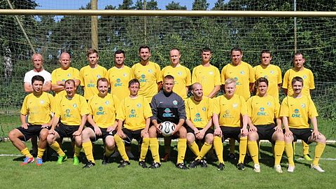 SV Eintracht Reichenwalde e.V. 2014/15

Hintere Reihe (v.l.n.r.): Schwarz (Trainer), Mlynarczyk, Johannes Winnige, Stabenow, Reischert, Reblin (Spielertrainer), Paduret, Pöggel, Raven, Heyse

Vordere Reihe (v.l.n.r.): Kalbus, Grösch, Lampelt, Reschke, Lehmann, Oberländer, Kricke, Strauß, Friebe

Nicht dabei: Bornstein, Kunert, Wohlert, Golze, Kaiser, Utikal