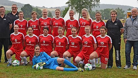 SV Anraff 2015/2015
h.v.l.: Trainer Alexander Baldauf, TW-Trainer Reiner Steinbach, Lisa Fritze, Julia Koch, Katrin Höhle, Annemarie Alff, Daniela Wende, Daniela Sporleder, Milena Knoche, Co-Trainerin Sandra Heintzemann und Sponsor Sören Wennerlund
vorne: Tanja Krollpfeiffer, Natalie Fuster Lara, Jana Eichenberg, Franziska Karges, Saskia wathling, Lea-Marie Wunsch und Madeleine Schaumburg
liegend: Miriam Schweitzer