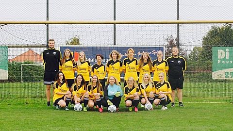 TEAM

*HINTEN: Patrick Nehls (Co-Trainer), Diane Schwarze, Christin Schwarze, Katja Schwarze, Julia Vullriede, Bettina Bock, Kristin Schmidt, Anna-Lena Fangmeier, Steffen König (Trainer)
*VORNE: Amanda Srschen, Janina Wolf, Rebecca Torno, Rita Rose, Stefanie Kramme, Janina Wlotkowski, Martina Meier
*ES FEHLEN: Sharon Nadine Brown, Anna-Sabrina Sczesni, Daniela Vortmeier, Felizitas Herbers, Sabrina Gibas