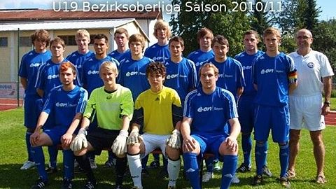 Hinten von links: Philip Scheuenpflug, Markus Weber, Michael Schafhauser, Eugen Stadler, Lukas Lorenz, Dominik Baierl, Matthias Niedermeier, Fabian Augustin, Thomas Kuchler, Christoph Hielscher, Michael Probst, Marco Rödl, Trainer Paul Schrödinger
Vorne von links: Leo Andres, Tobias Wittmann, Patrick Wilke, Sebastian Schaller