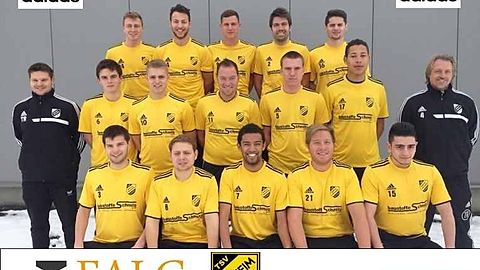 obere Reihe von links: 
Pascal Reddig, Omar Salama, Niels Quaden, Lukas Belke, Ilir Vrbovci

mittlere Reihe von links:
Trainer Dennis Buchholz, Claudio Nadenau, Dario Dreiling, Alexander Visee, Lukas Jaquet, Noah Singateh, Co- Trainer Dirk von Rüden, 

untere Reihe von links:
Christof Bussen, André Reale, Maxwell de Farias, Marco Visee, Enes Kesimal

es fehlen:
Sven Klersy, David Schrack, Kai Kaptur