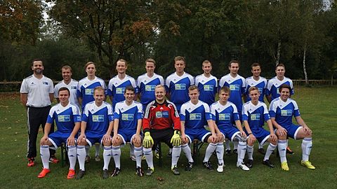 Hintere Reihe von li. nach re.: Spielertrainer Michael Romert, Andreas Link, Simon Wittmann, Alexander Remiger, Matthias Kirchmayer, Christian Mayer, Matthias Wechsel, Wolfgang Feger, Markus Wechsel, Philip Kammerlander

Vordere Reihe von li. nach re.: Niklas Tanner, Max Emanuel Bär, Yannik Hohl, David Schütz, Joel Huber, Timo Elser, Andre Pfohmann, Thomas Mayer

Auf dem Foto fehlen: Tobias Kienle, Stefan Knüpf, Tobias Martin