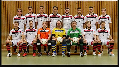 Hintere Reihe (von links): Dennis Petersen, Thomas Hupper, Fabian Schmidts, Trainer Daniel Gerlach, Vladi Kats, Philipp Abdullahi, Timo Löhnenbach, Pascal Wenker
Vordere Reihe (von links): Alexander Sokolowski, Marvin Buß, Max Bartsch, Tomasz Luzar, Präses Felix Jansen, Meik Frauenrath, Timo Heinze
Es fehlen: Luke Wolfgarten, Jilo Hirosawa und Daniel Fredel