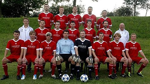 (hinten v.l.) Riedi Wolfgang, van gen Hassend Alex, Artmann Michael, Weindl Bernhard, Wolf Stefan
(mitte v.l.) Schellner Thomas (Trainer), Artmann Christian, Liebl Sebastian, Petermeier Patrick, Schwarz Matthias, Blasig Sascha (C), Egert Helmut (AL)
(vorne v.l.) Kurz Dennis, Huber Simon, Straußberger Andreas, Pfrombeck Rudi, Koch Michael, Wimmer Marcus, Kärtner Dominik, Wagner Markus