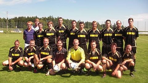 hinten von links: Zahner Danny, Obermeier David, Wolf Daniel, Geitner Sebastian, Burger Daniel, Lehner Tobias, Fürnrieder Wolfgang, Güglür Ertugrul, Hofbauer Joachim, Co-Trainer Burger Thomas, mitte von links: Trainer Weber Stefan, Plankl Bernd, Karasch Markus, unten von links: Rester Johannes, Civelek Sultan, Altundag Erdinc, Beer Bernd, Arik Üstün, Burger Christopher, Petz Sebastian - Stand: 10.07.2011