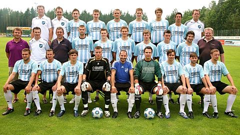 Reihe, sitzend von links nach rechts:
Daniel Dietrich, Michael Riester, Alexander Mosin, Dominik Forster, Michael Cencic, Roland Frischholz, Robert Pesch, Marco Lorenz, Michael Baumann

Reihe, stehend von links nach rechts
Mario Englhardt (Sponsor), Christian Stadler (Chef-Trainer), Manfred Herrmann (Abteilungsleiter Fußball), Florian Weiß, Andreas Mark, Tobias Plößner, Uli Herrmann, Benny Urban, Bastian Sasse, Rudolf Beutner (Stellvertretender Abteilungsleiter)

Reihe, stehend von links nach rechts:
Peter Romeis, Andreas Paul (beide Co- und Torwarttrainer), Stephan Herrmann, Johannes Pötzl, Robert Wendl, Maximilian Bruckner, Benjamin Werner, Klaus Herrmann, Marco Liebeskind (Betreuer)

Es fehlt: Tobias Mutzbauer, Christian Schreglmann