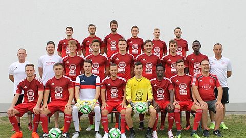 Hinten v.l.:

Kenan Uzar, Steffen Reinecker, Sebastian Wettengel, Max Ernst, David Held, Matthias Dold

Mitte v.l.:
Roland Eichholz (Co-Trainer), Felix Warther (Betreuer), Hannes Fangmeier, Axel Imgraben, Alexander Strazinski, Bastian Bischoff, Freddy Wettlin, Idrissa Khan, Enzo Minardi (Trainer)

Vorne v.l.:
Fabian Wilke, Tiziano Casalnuovo, Stafan Lauer, Mario Paolillo, Ebou Sowe, Julian Saur, Björn Giesel (Spielausschussvorsitzender)

 
Es fehlen: Sandro Casalnuovo, Julian Lacher, Kerim Cifdalöz, Muhammed Aslan, Marco Anlicker,
Stefan Fischer, Jonas Liebig, Matthias Wewiorski, Ebrahim Jaiteh