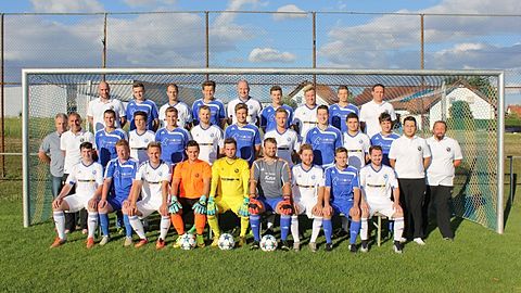 hintere Reihe von links: Markus Kern (Abteilungsleiter); Florian Bauer; Orry Münsterberg; Basti Bumiller; Philipp Laufer; Tim Krüger; Julian Reiff; Sven Grafe; Basti Mauser (stellv. Abteilungsleiter)
mittlere Reihe von links: Bernd Kittelmann (Vorstand); Uwe Vohl (Trainer); Michael Klumpp; Marvin Götz; Michi Kittelmann; Dani Rinderknecht; Jonas Kegel; Simon Kurz; Fabian Schlobach; Tom Schwaibold; Matthias Heim; Pietro Pisciola (Betreuer); Martin Klinowsky (Betreuer)
vordere Reihe von links: Simon Heim; Markus Kittelmann; Patrick Helle; Dominik Imhof; Matthis Mohl; Patrick Hiltawsky; Marcel Bery; Nico Armbruster; Fatih Demir