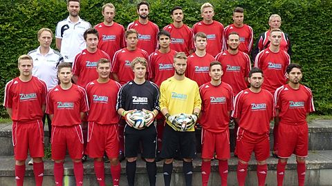 1.Reihe von links:
Julian Klauber, David Paturzo, Patrick Wucher, Yannick Goebel, Marco Greber, Dominic Jock, Kurtulus Alkin, Burak Alkin

2.Reihe von links:
Werner Tangl (Trainer), Philip Boch, Marius Bufler, Timm Jung, Oliver Baldauf, Sandro Figoni, Egor Winter

3.Reihe von links:
Tobias Kraus (1.Vorstand), Benedikt Dotschkail, Philipp Frommknecht, Emre Alagöz, Johannes Dotschkail, Marco Hammer, Wolfgang Bauer (Torwart-Trainer)

Es fehlen:
Johannes Herrmann, Emerson Rosales, Ali Inan, Murat Aras, Muhammet Alkin, Manuel Hölzler, Zija Haxha, Markus Proba, Klaus Wagner