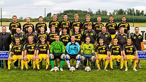 H.R.v.L.: Torsten Drechsel, Michael Guthke, Ünal Durkan, Andreas Scherbaum, Miloslav Certik, André Münch, Thomas Mallik, Marko Stanislaw, Ergün Aydinli, Martin Weiß
M.R.v.L.: Sportl. Leiter Norbert Drobny, Trainer Roland Guthke, Betreuer Uli Vollert, Tim Nilgen, André Zenner, Giorgio Arancino, René Schildt, Co-Trainer Alexander Rüger, TW-Trainer Benjamin Rudolph, Betreuer Walter Rank, Physiotherapeut Lutz Hofmann
V.R.v.L.: Denny Buschner, Florian Narr, Björn Schulz, Daniel Thoß, Adnan Udovcic, Fabian Rupprecht, Kevin Winter, Elias Köcher, Thomas Bauer
Es fehlen die Physiotherapheuten Martin Baar und Mathias Anke