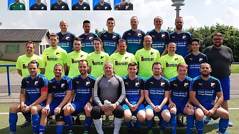 Hintere Reihe von links: Sven Pickardt, Florian Staubach, Joshua Engels, Dominik Wachter, Nico Börner, Daniel Fuchs

Mittlere Reihe von links: Christian Wüst, Felix Pohle, Philipp Nelles, Marius Spitzley, Dirk Lindlahr, Dario Bartella Waldemar Wetsch, Marvin Klein, Markus Gadau

Vordere Reihe von links: Patrick Schmitz, Tim Andermahr, Simon Michels, Olaf Maske, Luca Meyer, Christian Börner, Lukas Müller, Patryk Fajer

Oben eingeklinkt:
Steffen Heyland, Lutz Allmann, Thomas Tschekuschin, Florian Woznik, Jan-Phillipp Keßler, Miro Cürten