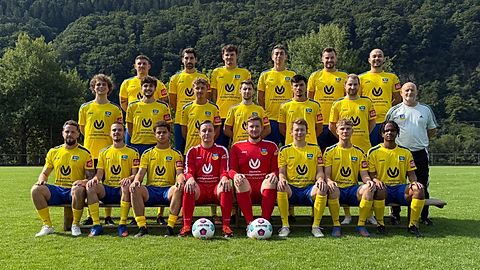 𝘃𝗼𝗿𝗱𝗲𝗿𝗲 𝗥𝗲𝗶𝗵𝗲 (𝘃.𝗹.𝗻.𝗿.):
Alexander Basler, Lars Emmerich, Joe Garcia Kraft, Marcel Kessner, Finn Marinoff, Valentin Richter, Zoran Genoux, Sulayman Turay.
𝗺𝗶𝘁𝘁𝗹𝗲𝗿𝗲 𝗥𝗲𝗶𝗵𝗲 (𝘃.𝗹.𝗻.𝗿.):
Jonathan Jakobs, Frederic Kohlhepp, Max Paling, Christoph Ernst, Hosseini Mortezza, Marius Ernst, Ralf Ernst (Trainer).
𝗵𝗶𝗻𝘁𝗲𝗿𝗲 𝗥𝗲𝗶𝗵𝗲 (𝘃.𝗹.𝗻.𝗿.):
Marcel Klehr, Florian Samek, Georg Friedrich, Tim Dussel, Luis Bleitner, Amin Atae.

𝗘𝘀 𝗳𝗲𝗵𝗹𝗲𝗻: 
Leon Bahne, Adnan Gjushinca, Christian Hlawatsch, Nikolaj Wolf, Bastian Drückler, Philipp Marinoff, Gordon Ott, Wanja Wolf, Julius Wolf, Timon Cremers.