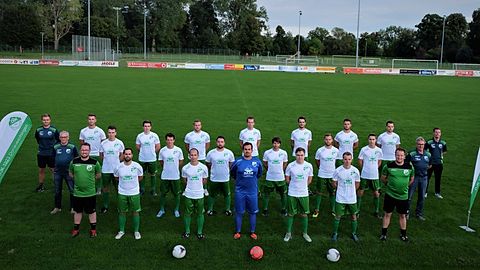Hinten v.l.:
Lukas Stocker (Spielausschuss-Vorsitzender), Christian Kühn, Roman Schorpp, Bastian von Bornstaedt, Marius Schorpp, Andreas Rosenstiel, Yusuf Yorulmaz, Oliver Rösch, Philipp Janosch (Beisitzer Aktive)

Mitte v.l.:
Thomas Wild (Abteilungsleiter Fußball), Philipp Kern, Linus Maier, Claudio Iengo, Leo Mayer, Christopher Rist, Niklas Beger, Walter Fürderer (Vorsitzender Ressort Sport)

Vorne v.l.:
Tobias Limberger (Co-Trainer), Timo Schneckenburger, Raffael lengo, Sinan Akin, Tim Kiefer, Florian Rösch, Sebastian Früh (Trainer)