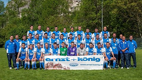 hintere Reihe v. li: David Stephan, Benjamin Naxera, Pierre Schneider, Patrick Sprich, Matthias Rühle, Seba Gatica de la Fuente, Fabian Elsner, Michael Riedler, Christian Meier, Marc Haude
mittlere Reihe v. li: Dietmar Herzog(Trainer 2.), Christian Haude(Betreuer), Simon Schrodi, Ronny Diodene, Marius Abels, Marcel Ruch, Manuel Früh, Dominik Diodene, Daniel Lenz, Gerhard Reinger, Hakim Asrir, Daniel Palmert, David Schmid, Niklas Griesshammer, Simon Friebolin, Gabriel Vujic,(Torwarttrainer), Alwin Martin(Platzwart), Torsten Griesshammer(Trainer 1.)
sitzend v. li: Steffen Lucassen, Aaron Kunzelmann, Jens Ruppenstein, Mario Brändlin, Maximillian Sillmann, Simon Loritz, Patrick Kurzbach, Christian Moll, Achim Egle, Davide Trefzer, Hans-Jörg Wittich (mit Hund Lilli)