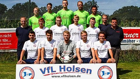 Björn Biermann, Marco Schone, Richard Reinshagen, Yannick Wüllner, Dennis Sundermeier (hinten vl)
Trainer Henning Siebers, Kevin Schmich, Justus Lemp, Jannik Möller, Dennis Wypasek, Co-Trainer Andre Hesse, Betreuer Klaus Oberpenning (Mitte vl)
Marcel Mores, Patrick Tenner, Lars Fleischmann, Andre Beckmann, Florian Keßler. 
Es fehlen Simon Lindesy, Jan Lehmann, Felix Weissbrodt, Anton Gladkov, Alexander Pienkus, Alexander Gößling. Foto: Yvonne / Sportfoto-owl.de