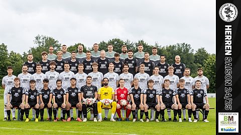 Erste Reihe (v. l. n. r.):
Tom Senger, Tim Jäger, Muharrem Sünkün, Kevin Schwarz, Endrius Gomes da Silva, Leon Weber, Onur Baran, Niko Hahn, Matti Eilers, Jannis Ochner, Xaver Mayer, Lukas Christ, Hannes Martin.
Zweite Reihe (v. l. n. r.):
Aron Madarasz, Janik Grabherr, Jonathan Knoll, Nic Ebert, Nils Dreher, Malte Wiest, Henry Wiest, Moritz Lorinser, Jakob Keltsch, Niklas Heider, Luca Thurnherr, Marc Heckelsmüller, Luis Kibler, Jannik Fischer.
Dritte Reihe (v. l. n. r.):
Robin Olschewski, Noah Weber, Max Wiest, Pascal Stokic, Marco Bareiß, Janik Patent, Phil Branz, Lars Stöckler, Kadir Keskin, Adrian-Ciprian Mares, Benjamin Gärtner.
Vierte Reihe (v. l. n. r.):
Co-Trainer Zweite Mannschaft Thomas Slansky, Trainer Zweite Mannschaft Nils Kraus, Vorstand Sport Jürg Senger, Co-Trainer Erste Mannschaft Michael Braun, Trainer Erste Mannschaft Julian Madlener, Torwarttrainer Louis Günkinger, Spielleiter Jonas Teufel, Co-Trainer Zweite Mannschaft Tolga Bengi.