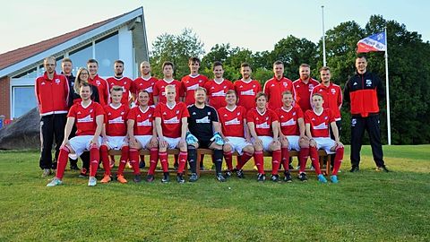h.R.v.L.   Janne Röschmann(Betreuer), Niels Krug, Carolin Krug(Physio), Stefan Rohwer, Mattes Sievers, Lars-Uwe Schrum, Marvin Schön, Thieß Michaelis, Hauke Horstmann, Stephan Krug, Mathis Döring, Matihas Werner(Physio), Marcel Kubis, Guido Wieck(Trainer)
v.R.v.L.    Jan Streubichen, Daniel Sachau, Felix Mrosk, Markus Wieben, Jan Wettern, Florian Engbrecht, Matihas Jörs, Sascha Delfs, Valeri Eckberger